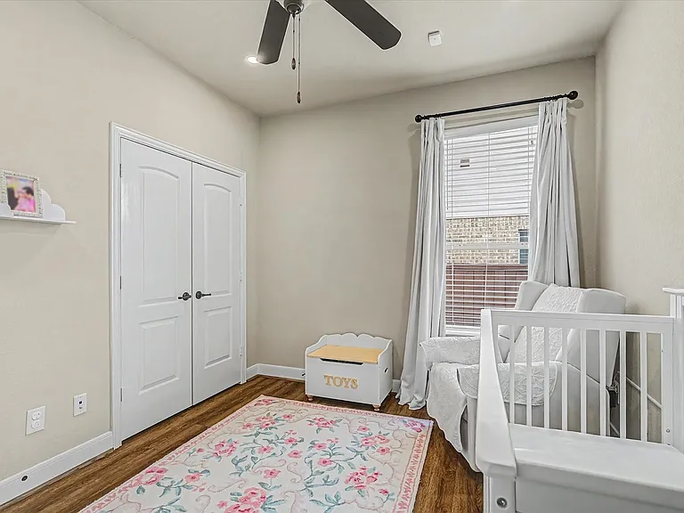 102 N Victoriana Cir — Photo 38