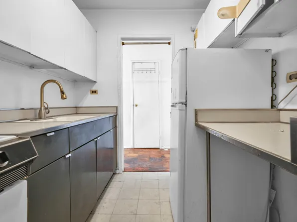 180 West End Avenue image 11 of 25