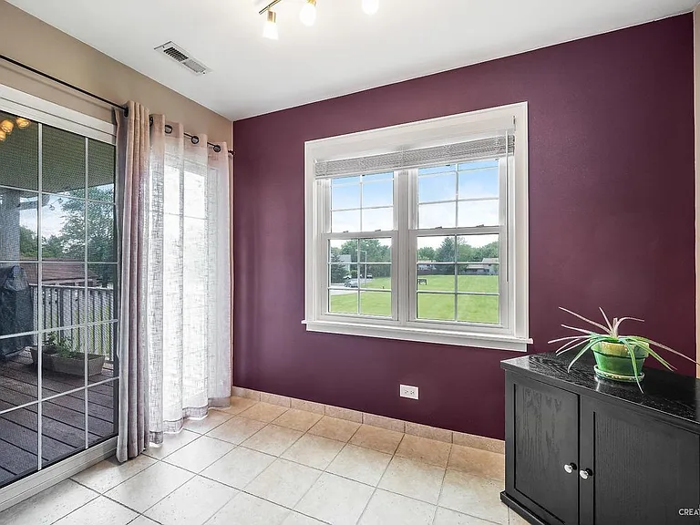 5S510 Scots Dr #17D — Photo 9