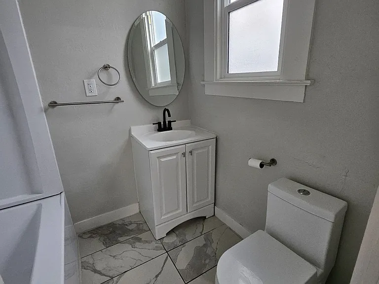301 E Myrtle St #1 — Photo 11