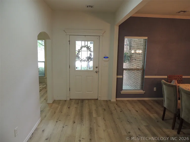 4416 W Indianola St — Photo 11