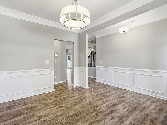 5th image of 77 Springhill Ln