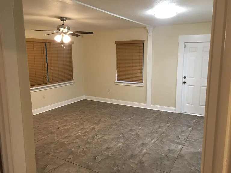 1002 W Arch St — Photo 2