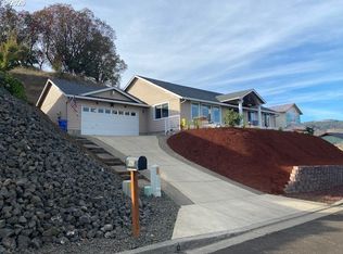 662 N Summerwood St, Roseburg, OR 97471