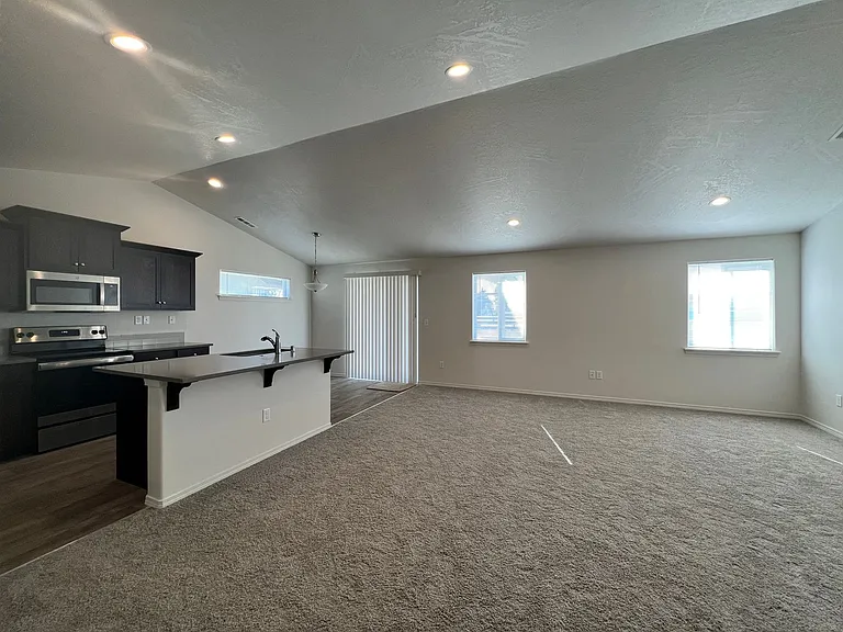 1023 W Aspen Rd — Photo 8