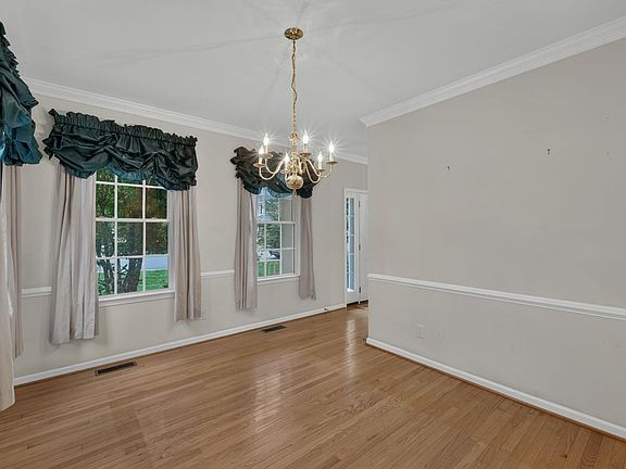 5th image of 3010 Magnolia Bnd