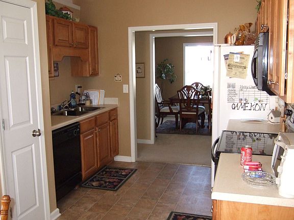 Kit looing into Dining