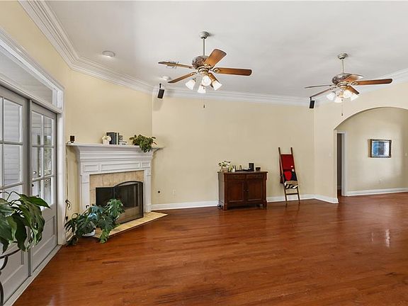 5th image of 710 River Oaks Dr