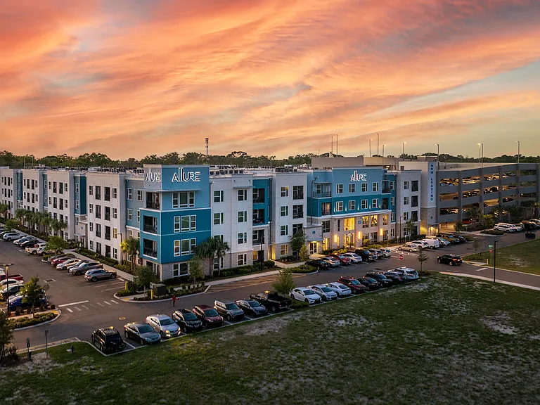 Allure on Parkway — Photo 35