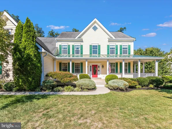 102 Aquifer Dr, Falling Waters, WV 25419