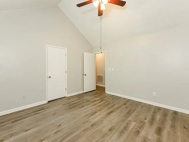 1612 Picadilly Ct NE — Photo 10