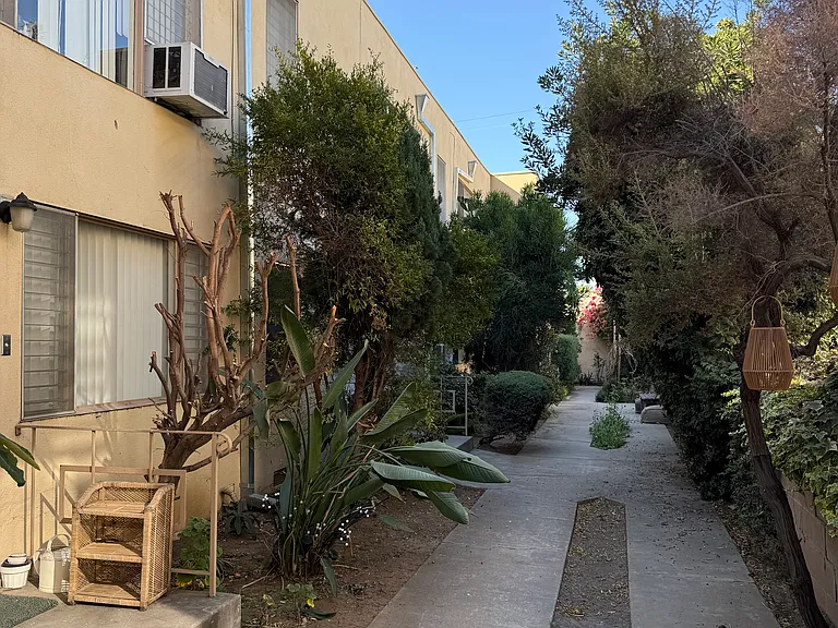 943 N Orange Grove Ave #3 — Photo 14