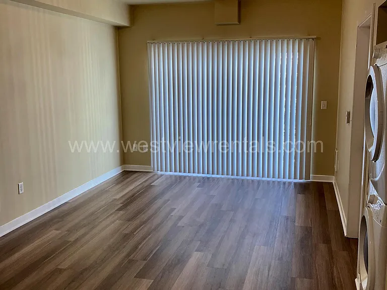 200 E Maple St — Photo 250