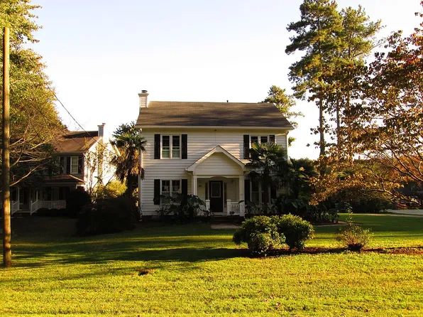 950 Lake Dr, Snellville, GA 30039