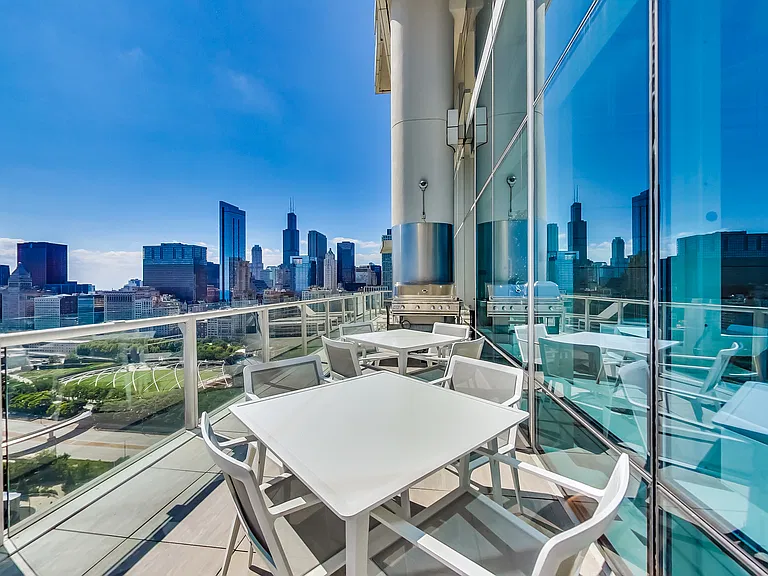 340 E Randolph St #4901 — Photo 48