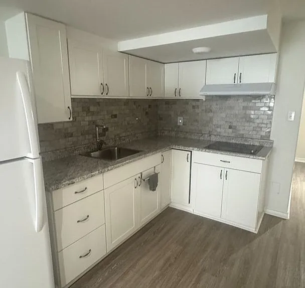 8446 Jennifer Cres #LOWER — Photo 16