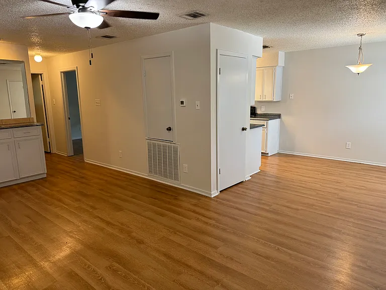7000 Oak Meadow Cir #C — Photo 2
