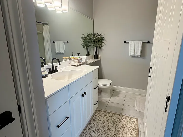 1515 N Van Buren St #403 — Photo 9