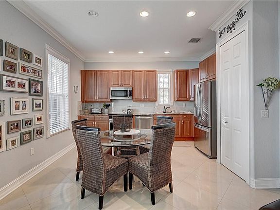 4th image of 6869 Julia Gardens Drive #6869