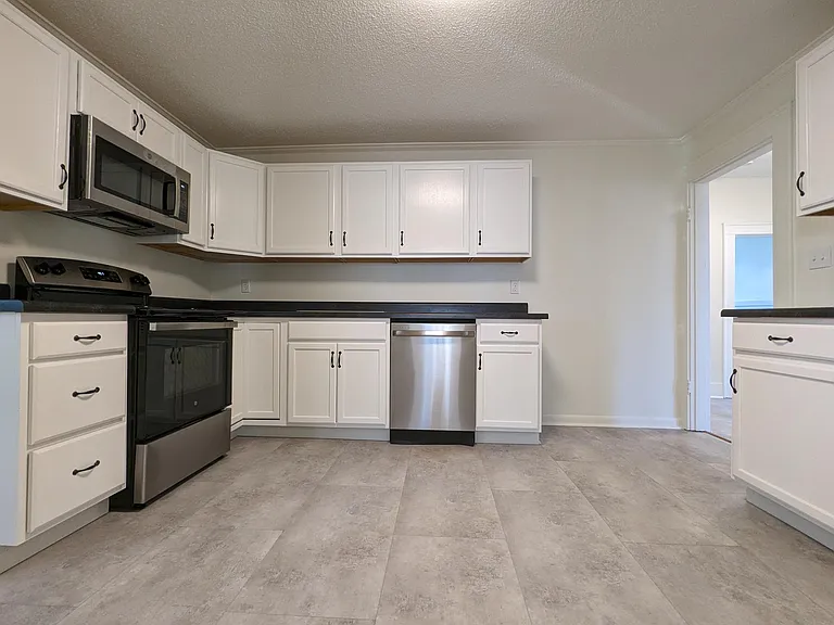 711 Snow St — Photo 5