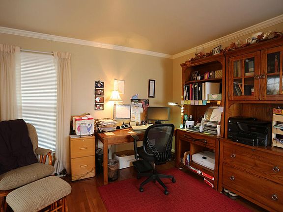 3rd image of 294 Applewood Dr