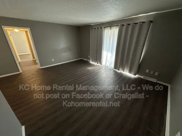 8725 Countryshire Ln, Kansas City, MO