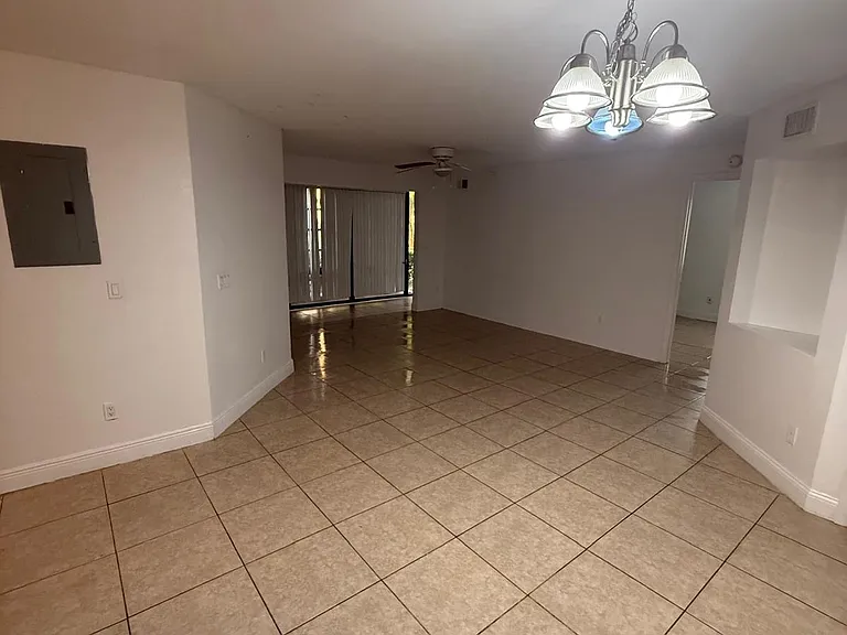 6019 Scotchwood Gln #101 — Photo 4