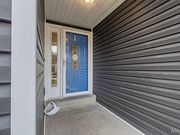 4th image of 2330 Garden Ln