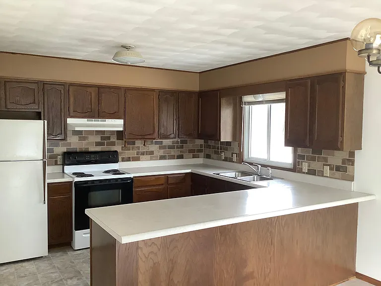 2041 Greenwood Dr — Photo 6