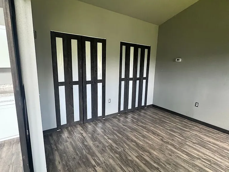933 Lincolnwood Dr — Photo 7