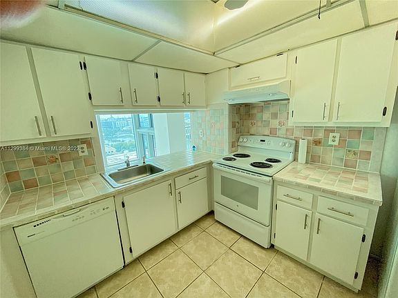 4th image of 2655 Collins Ave APT 1408