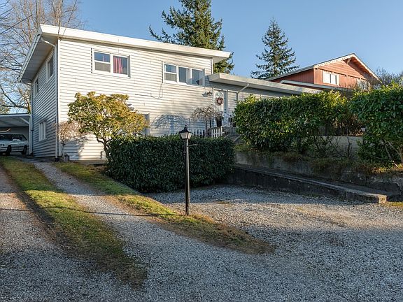 3rd image of 2422 Vista Dr