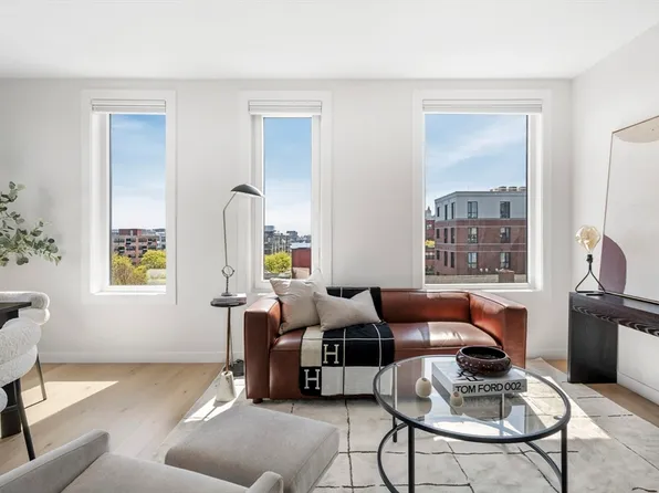 2 Maverick Sq #Penthouse 605, Boston, MA 02128
