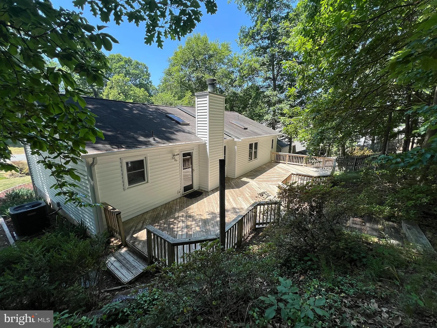 4 bed, 2072 sqft, $2,500 — Photo 2