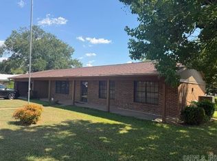923 Japonica Dr, Wake Village, TX 75501