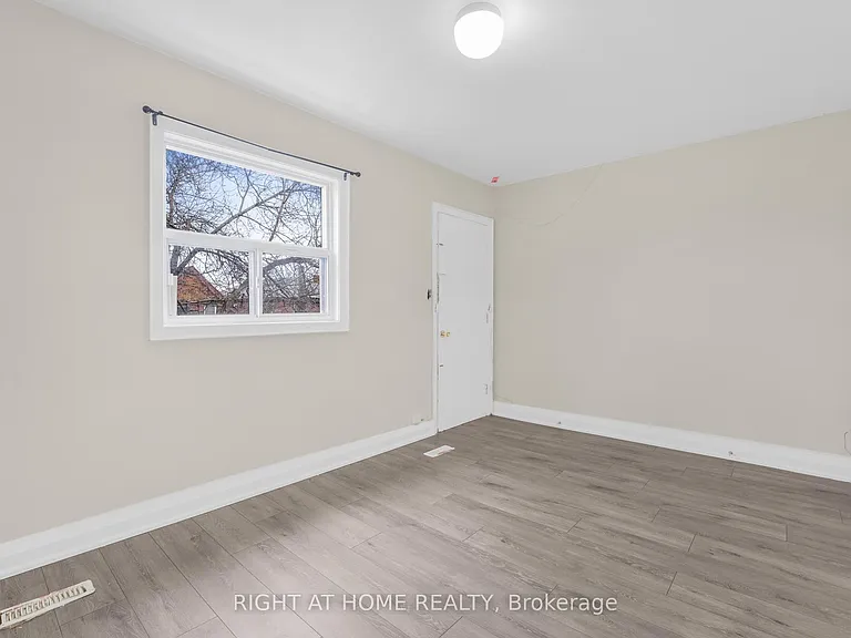 1698A Eglinton Ave W — Photo 19