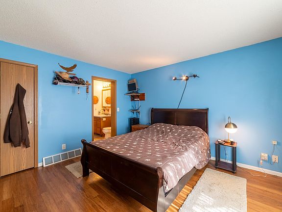 4th image of 227031 Hilldale Dr