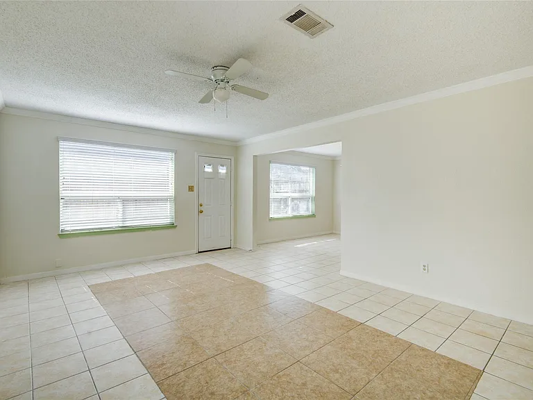 2114 Greenbriar Colony Dr — Photo 7