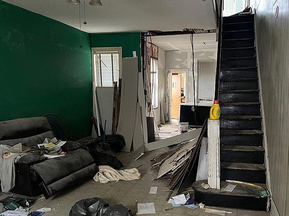 2nd image of 1721 N Hollywood St