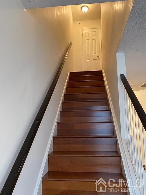 2nd image of 32 Inverness Dr