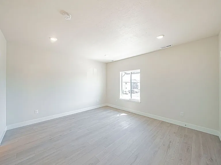 351 E Lorene St — Photo 19