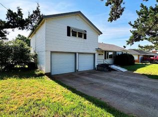 701 S 18th St, Clinton, OK 73601