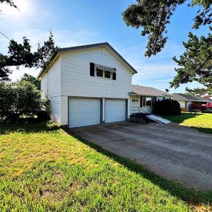 701 S 18th St, Clinton, OK, 73601