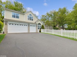 1820 S Falcon Dr, Libertyville, IL