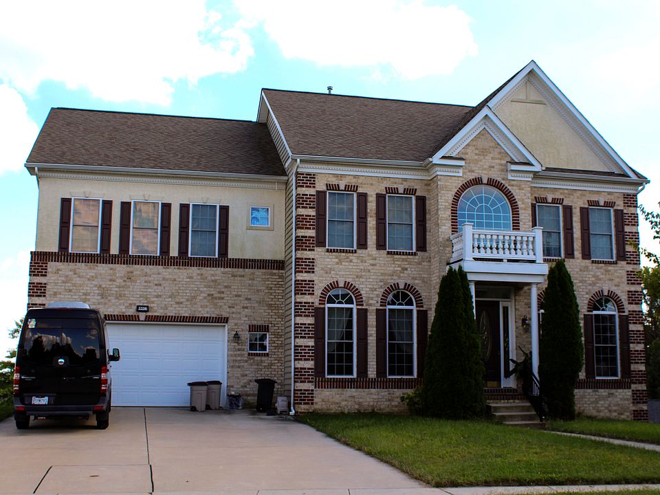 4 bedroom 3.5 bathroom Luxurious Lennar Home