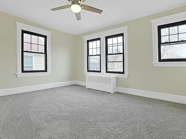 (undisclosed Address), New Rochelle, NY 10805