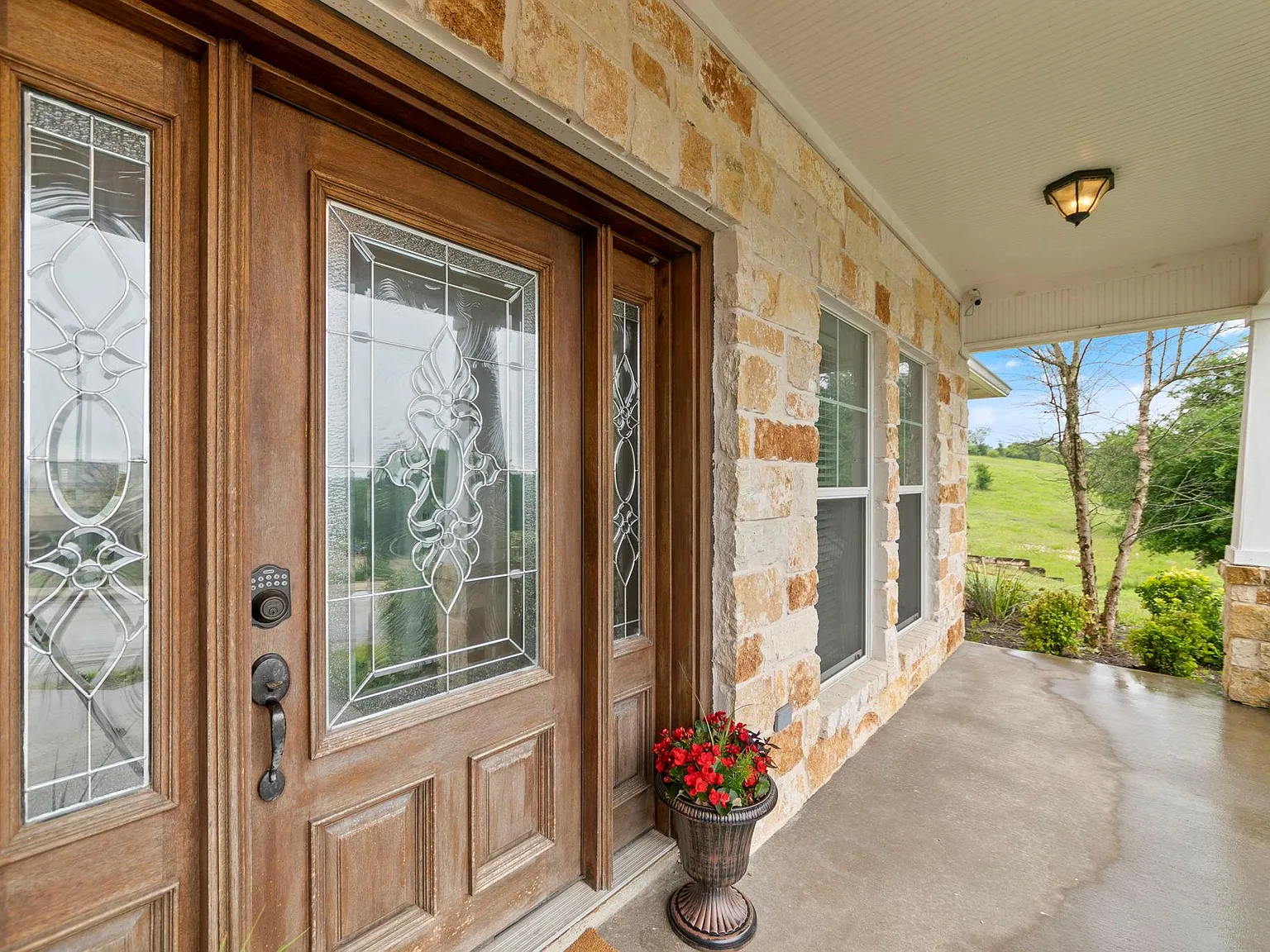 4 bed, 2.5 bath, 3339 sqft, $3,600 — Photo 4