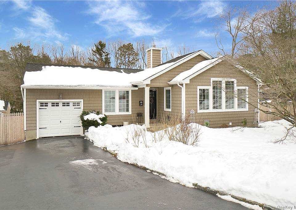 1st image of 110 Fawn Ln E