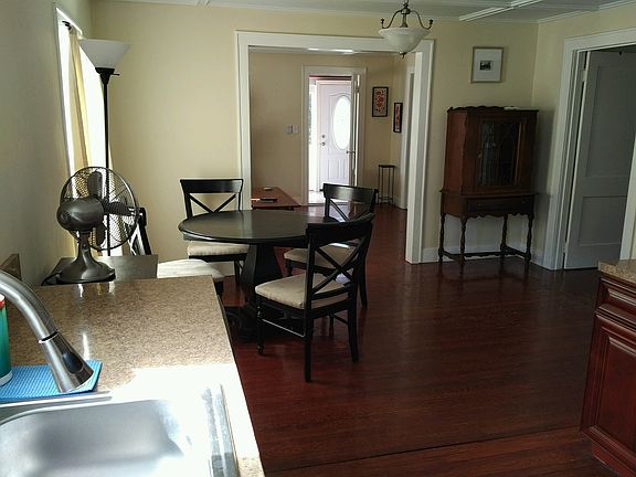 5th image of 129 Lincoln Ave