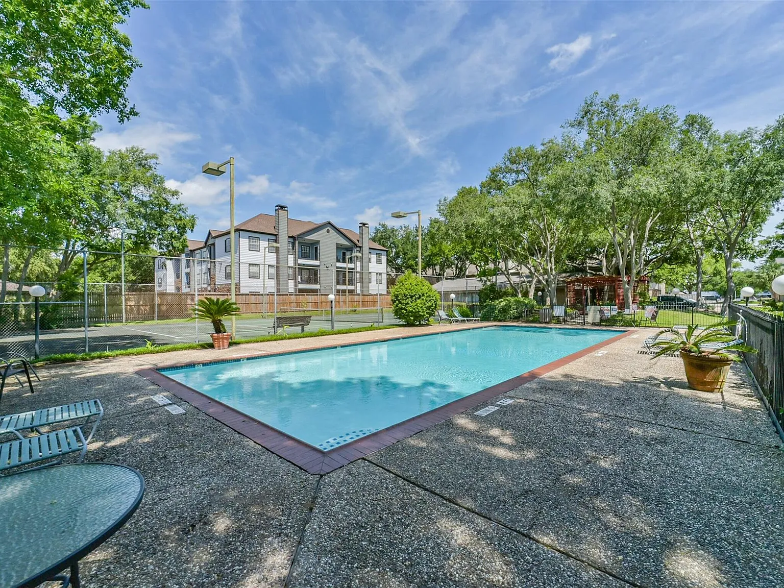 2 bed, 2.0 bath, 1068 sqft, $1,300 — Photo 2